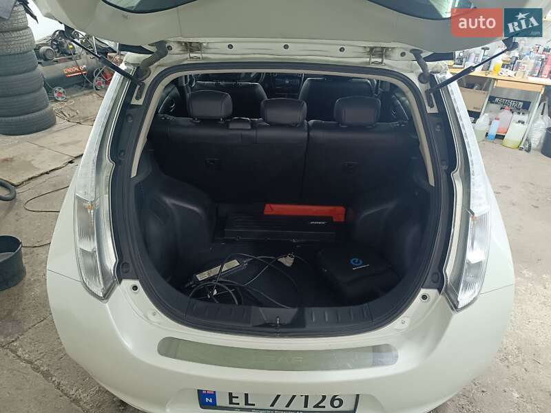 Хэтчбек Nissan Leaf 2016 в Ровно