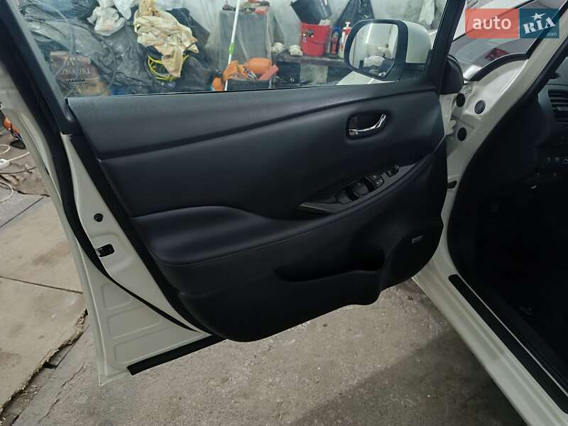 Хэтчбек Nissan Leaf 2016 в Ровно