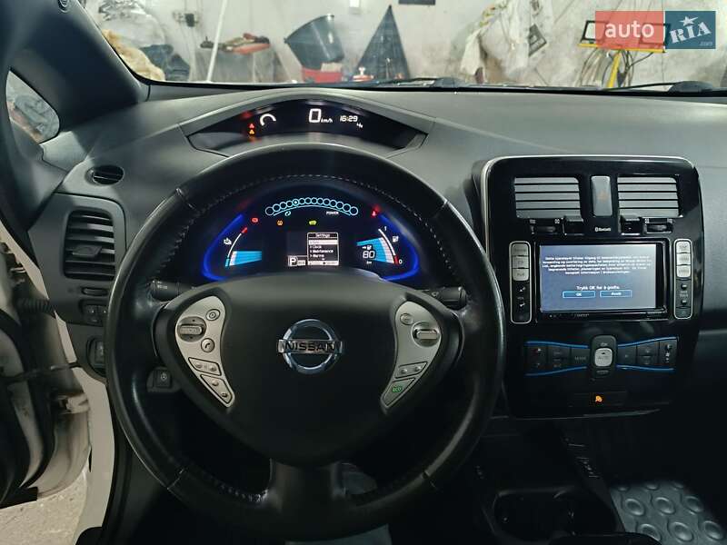 Хэтчбек Nissan Leaf 2016 в Ровно