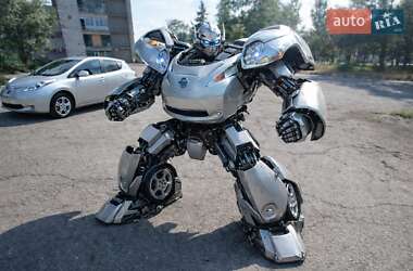 Хетчбек Nissan Leaf 2011 в Дніпрі