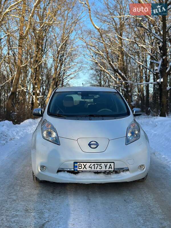 Хэтчбек Nissan Leaf 2013 в Каменец-Подольском