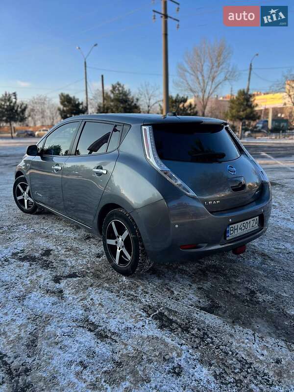 Хэтчбек Nissan Leaf 2015 в Одессе