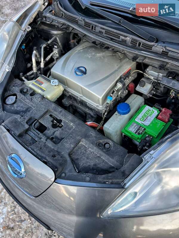 Хэтчбек Nissan Leaf 2015 в Одессе