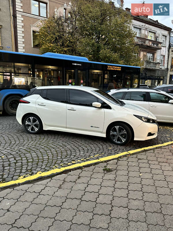 Хэтчбек Nissan Leaf 2018 в Ужгороде