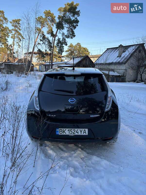 Хэтчбек Nissan Leaf 2012 в Сарнах