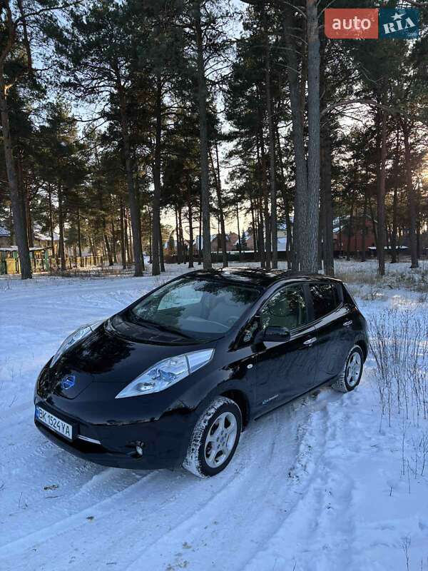 Хэтчбек Nissan Leaf 2012 в Сарнах