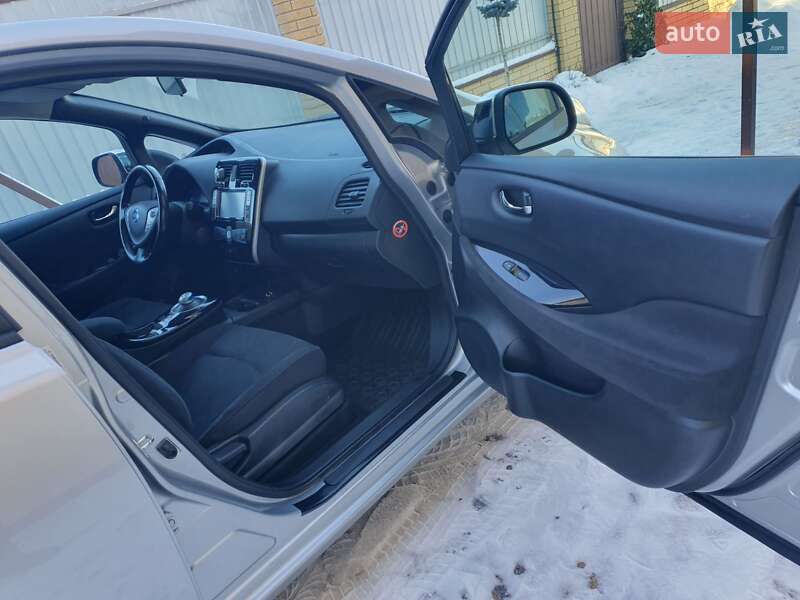 Хэтчбек Nissan Leaf 2013 в Горе фото 70 Хэтчбек Nissan Leaf 2013 в Горе