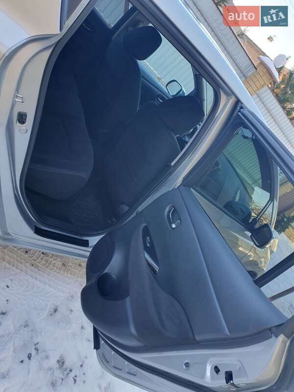 Хэтчбек Nissan Leaf 2013 в Горе фото 77 Хэтчбек Nissan Leaf 2013 в Горе