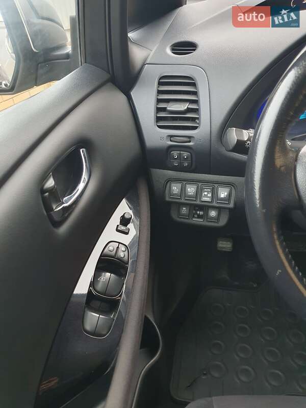 Хэтчбек Nissan Leaf 2013 в Горе фото 99 Хэтчбек Nissan Leaf 2013 в Горе