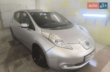 Хетчбек Nissan Leaf 2013 в Заваллі