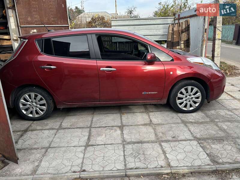 Хетчбек Nissan Leaf 2015 в Києві фото 9 Хетчбек Nissan Leaf 2015 в Києві