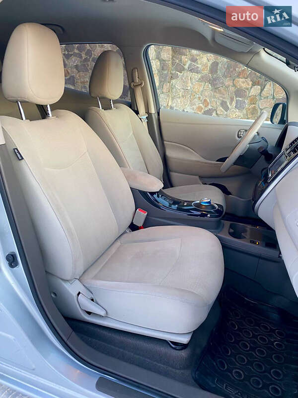 Хэтчбек Nissan Leaf 2012 в Львове
