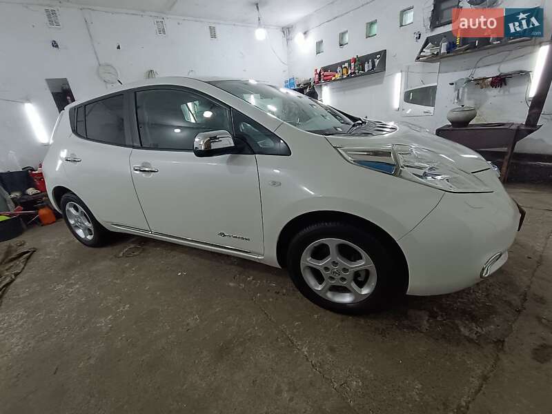 Хэтчбек Nissan Leaf 2014 в Ровно