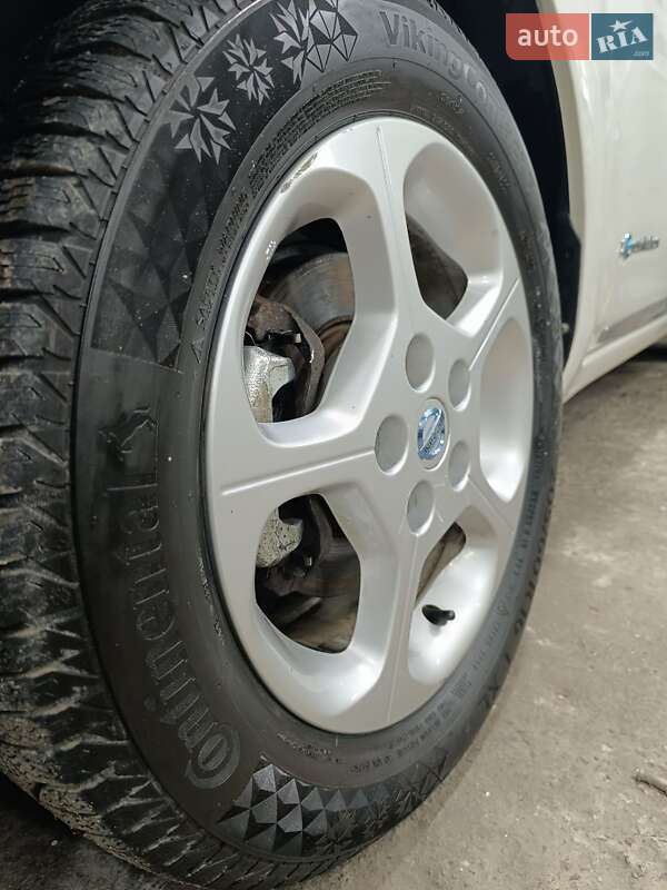 Хэтчбек Nissan Leaf 2014 в Ровно