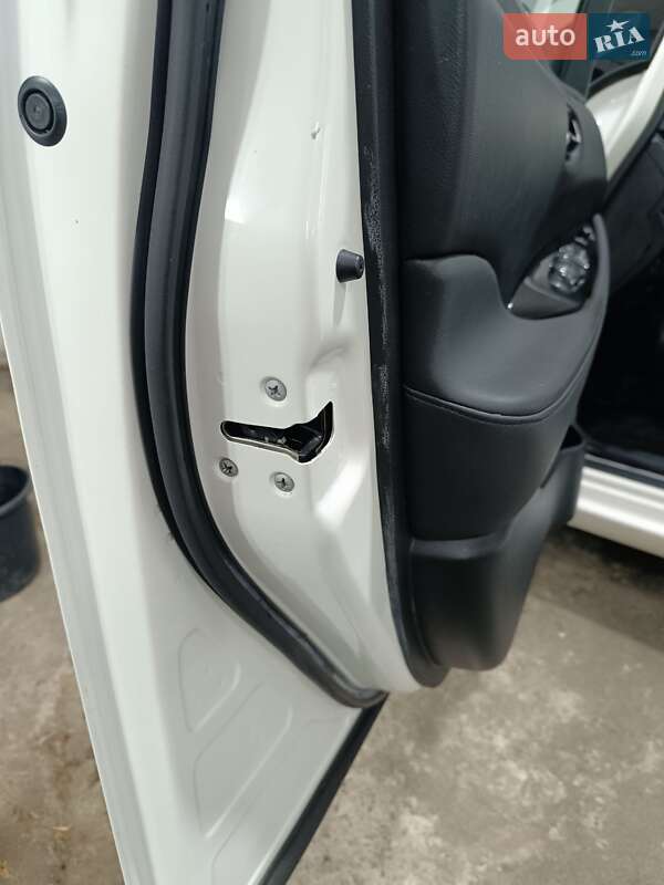 Хэтчбек Nissan Leaf 2014 в Ровно