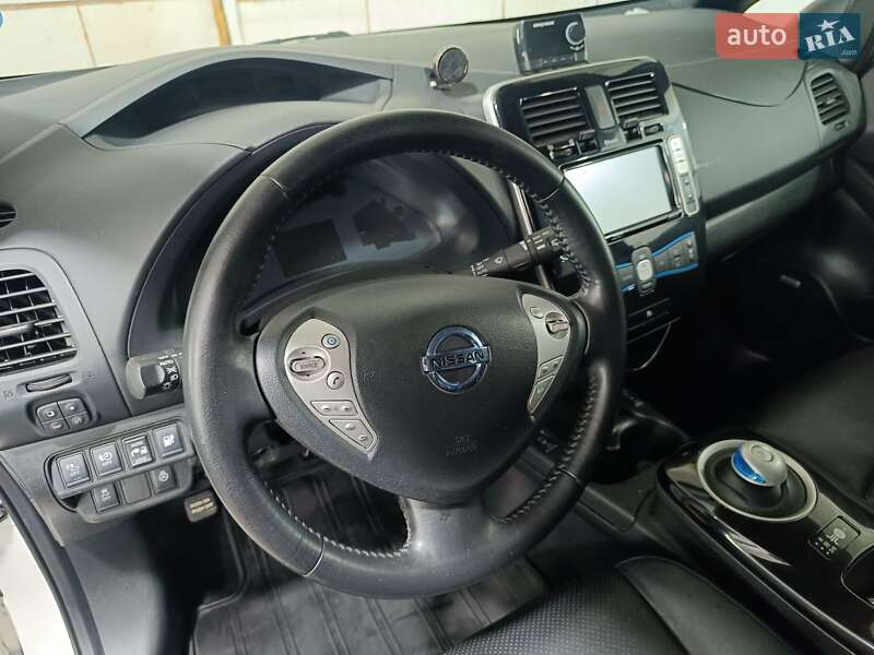 Хэтчбек Nissan Leaf 2014 в Ровно