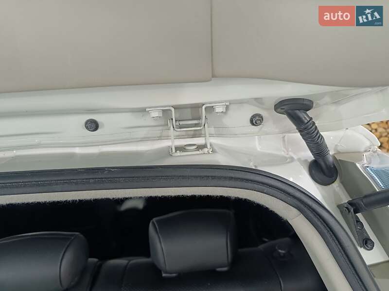 Хэтчбек Nissan Leaf 2014 в Ровно