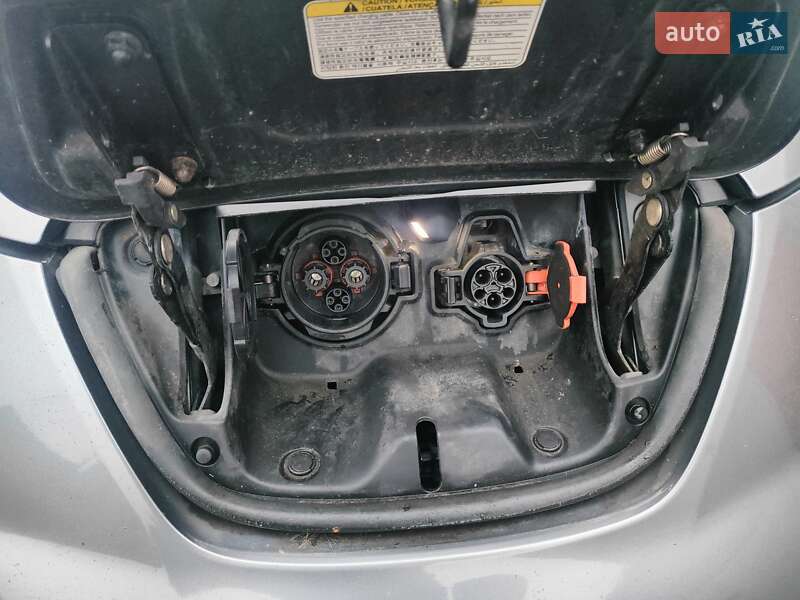 Хетчбек Nissan Leaf 2013 в Полтаві фото 17 Хетчбек Nissan Leaf 2013 в Полтаві