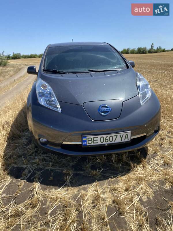 Хетчбек Nissan Leaf 2013 в Миколаєві