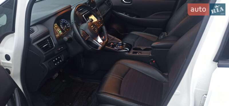 Хетчбек Nissan Leaf 2018 в Пісочині