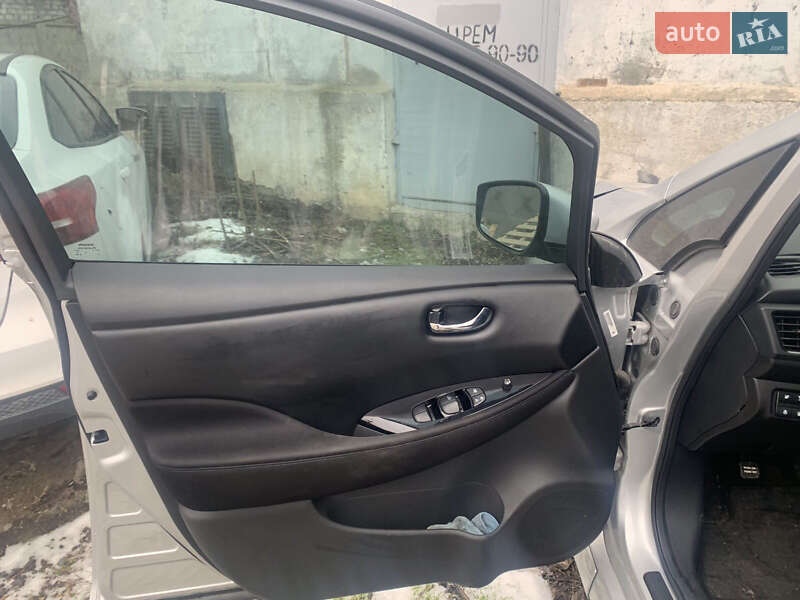 Хетчбек Nissan Leaf 2021 в Одесі