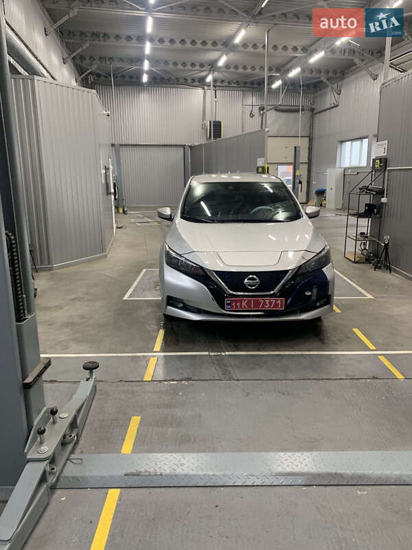 Хетчбек Nissan Leaf 2021 в Одесі