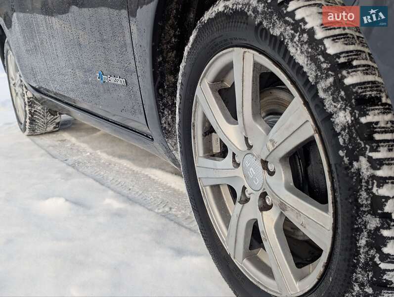 Хетчбек Nissan Leaf 2013 в Дрогобичі