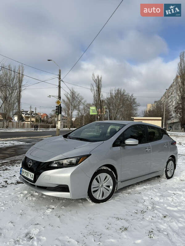 Хетчбек Nissan Leaf 2024 в Одесі
