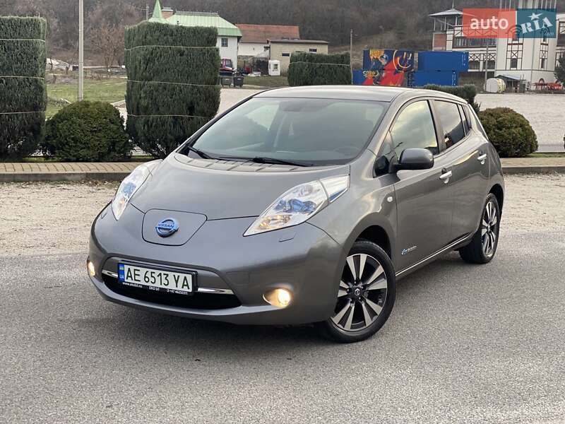 Хетчбек Nissan Leaf 2015 в Дніпрі