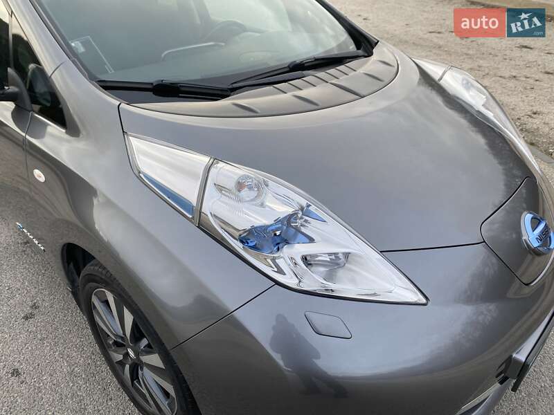 Хетчбек Nissan Leaf 2015 в Дніпрі