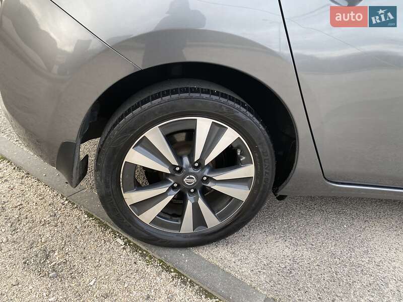 Хетчбек Nissan Leaf 2015 в Дніпрі