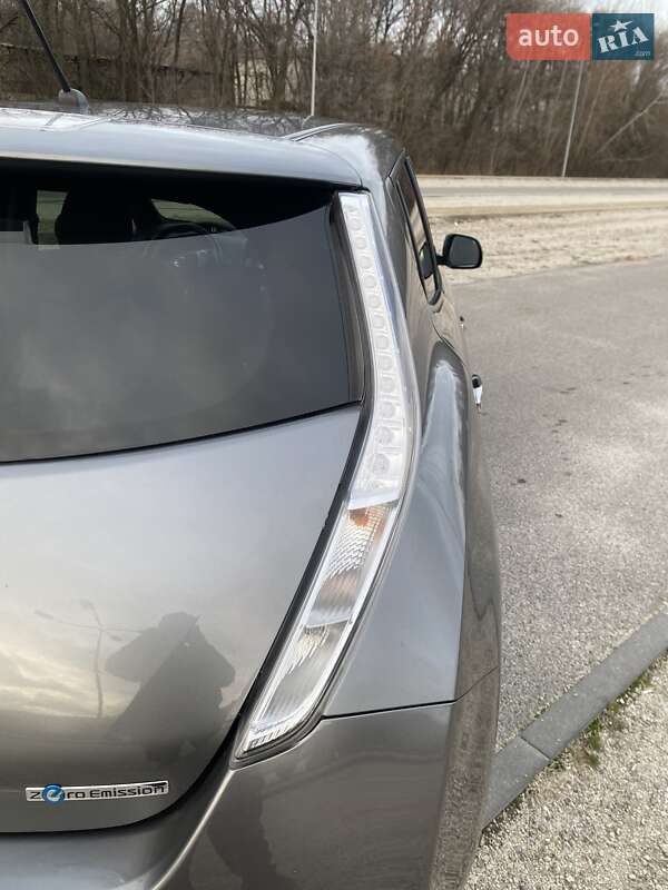 Хетчбек Nissan Leaf 2015 в Дніпрі