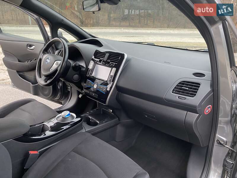 Хетчбек Nissan Leaf 2015 в Дніпрі