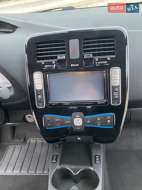 Хетчбек Nissan Leaf 2015 в Дніпрі