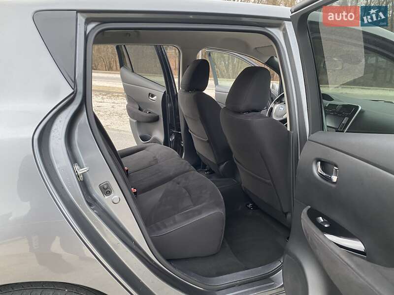 Хетчбек Nissan Leaf 2015 в Дніпрі