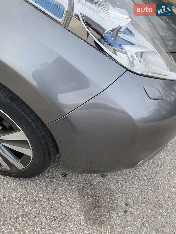 Хетчбек Nissan Leaf 2015 в Дніпрі