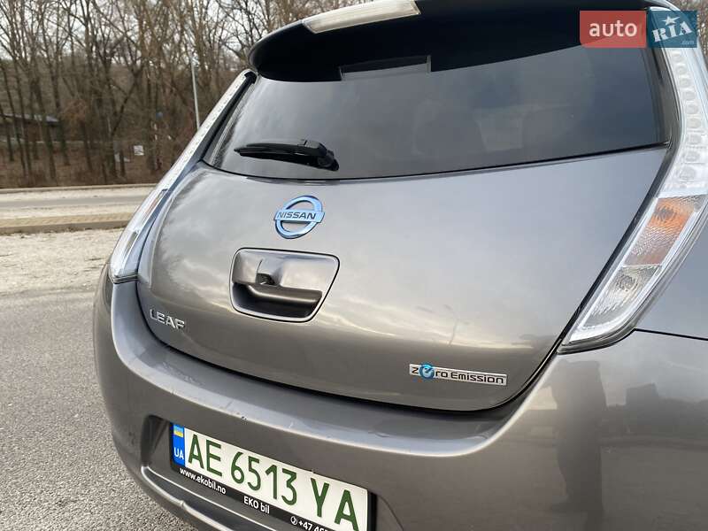 Хетчбек Nissan Leaf 2015 в Дніпрі