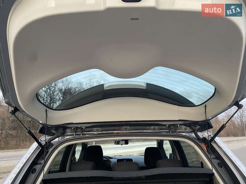 Хетчбек Nissan Leaf 2015 в Дніпрі