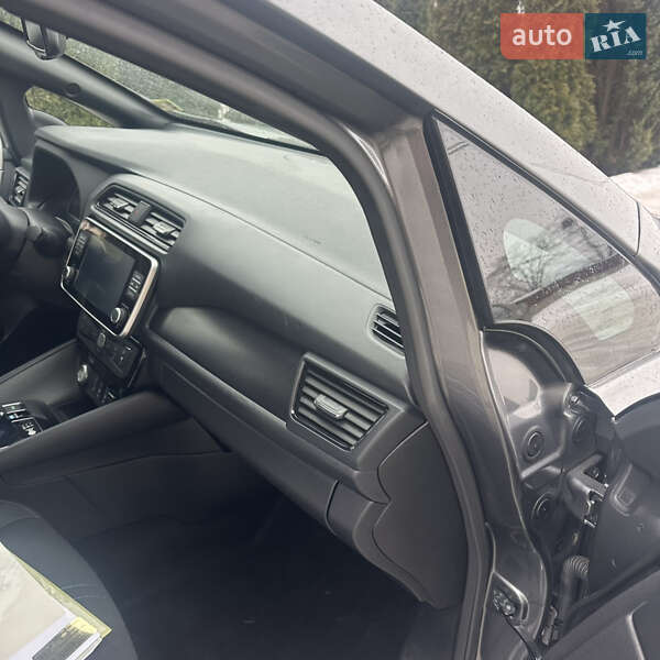 Хэтчбек Nissan Leaf 2023 в Тернополе