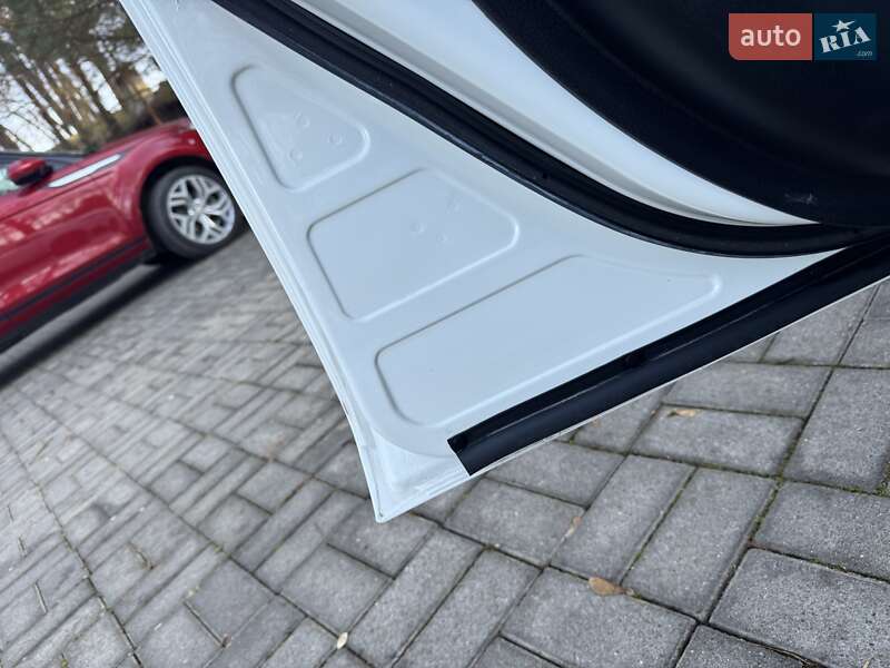 Хетчбек Nissan Leaf 2019 в Дрогобичі