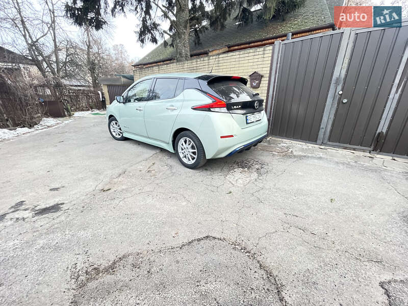 Хэтчбек Nissan Leaf 2018 в Днепре