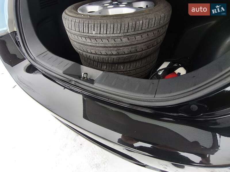 Хетчбек Nissan Leaf 2014 в Луцьку