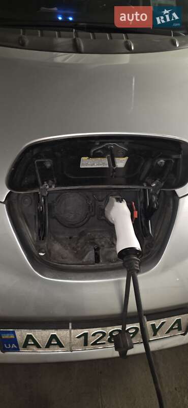 Хетчбек Nissan Leaf 2013 в Києві фото 13 Хетчбек Nissan Leaf 2013 в Києві