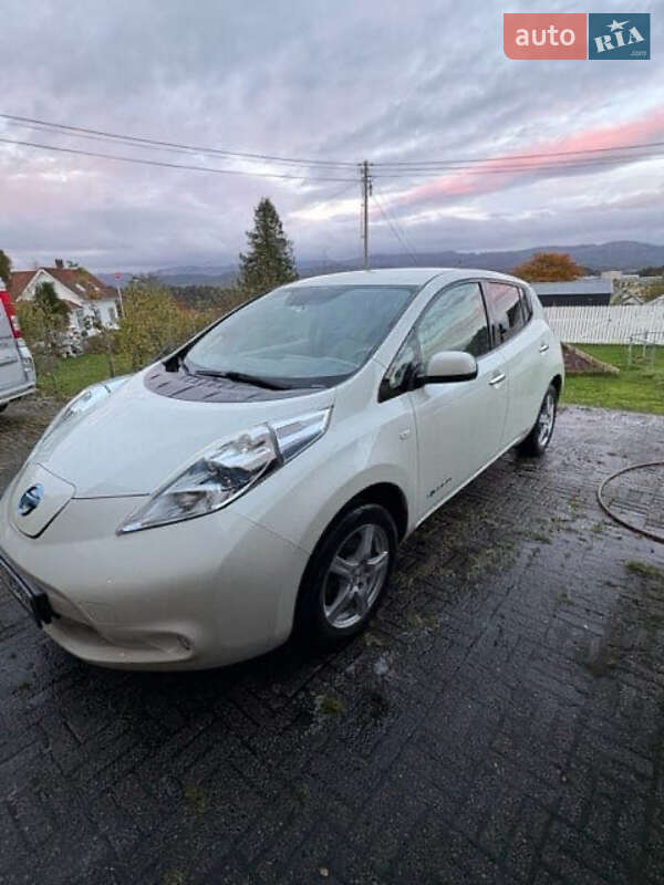Хэтчбек Nissan Leaf 2012 в Стрые