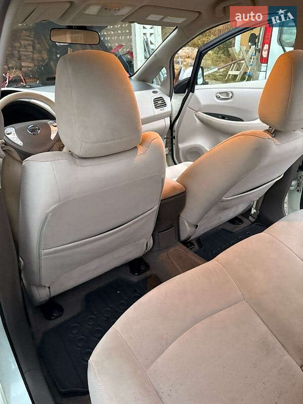 Хэтчбек Nissan Leaf 2012 в Стрые