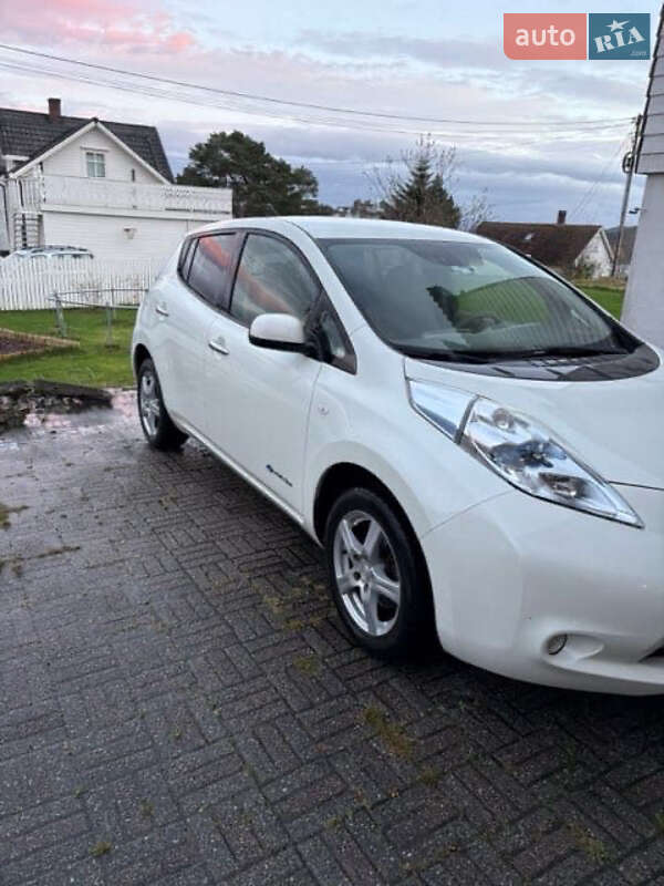 Хэтчбек Nissan Leaf 2012 в Стрые