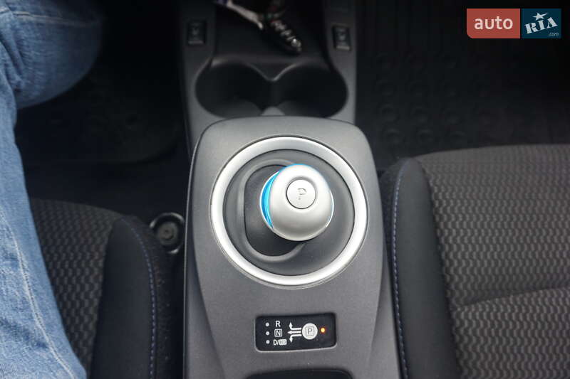 Хэтчбек Nissan Leaf 2013 в Самборе