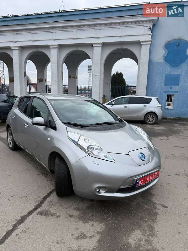 Хэтчбек Nissan Leaf 2015 в Ужгороде