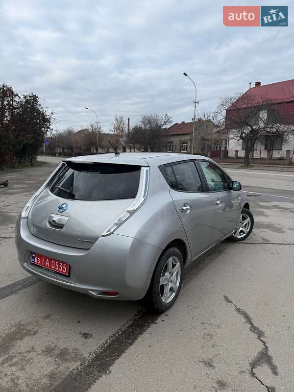 Хэтчбек Nissan Leaf 2015 в Ужгороде