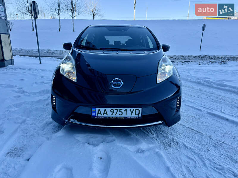 Хэтчбек Nissan Leaf 2017 в Киеве фото Хэтчбек Nissan Leaf 2017 в Киеве